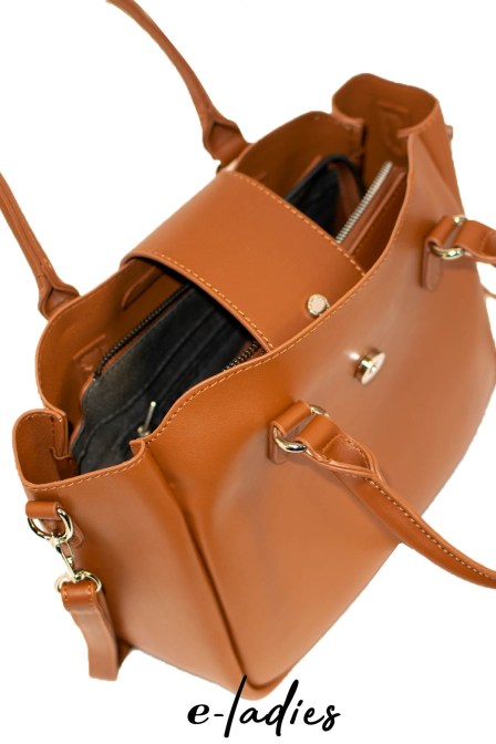 Τσάντα χειρός σε μεσαίο μέγεθος